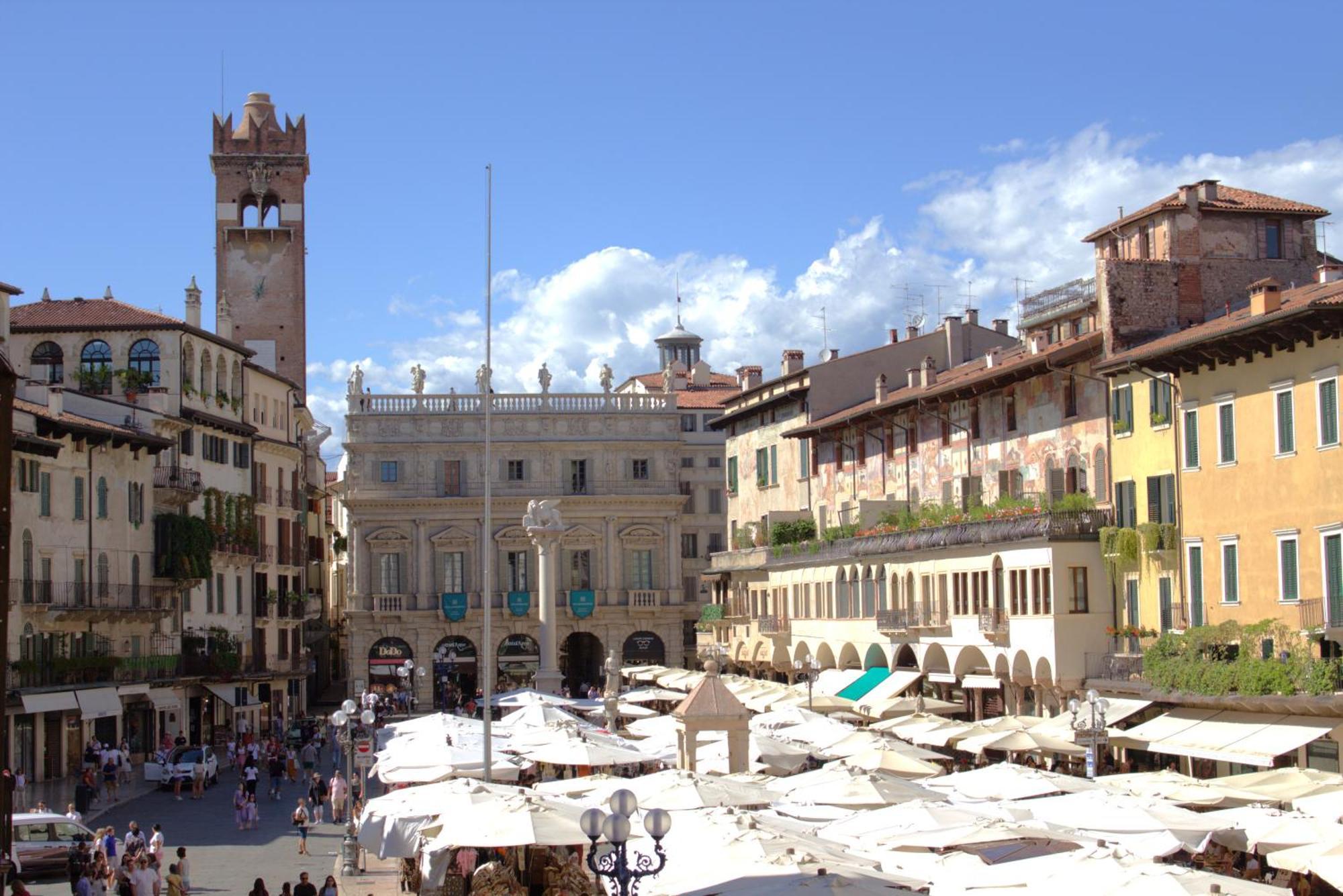 Verona Luxury Flats , Piazza Erbe With Balcony On Main Square Ngoại thất bức ảnh